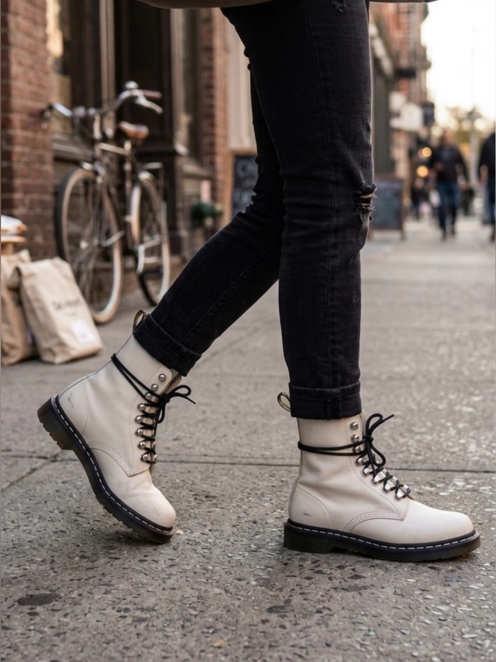 NWT Dr martens 1460 HDW Bone Virginia boots size 7